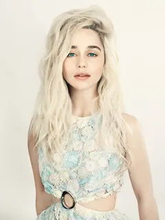 stunning emilia clarke vogue photoshoot