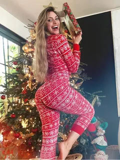 lele pons is happy about her big anal dildo present