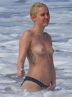 miley cyrus topless at beach in hawaii