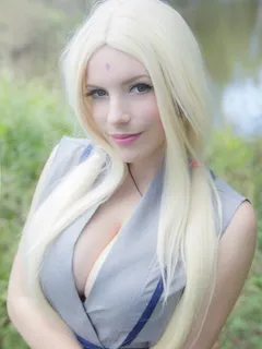 really hot blonde cosplaying as lady tsunade from naruto