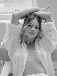 nude boobs of olivia holt