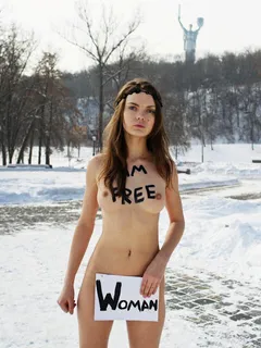 another snowy femen picture :)