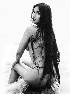 padma lakshmi nuda e bagnata