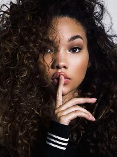 ashley moore -7/93 -5'8''- 34-24-32''-34a-bra -112lbs -7.5-shoe, sweetheart model cunnilingus! -yum! yum!