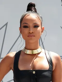 karrueche tran -5/88 -5'1''- bet awards 2016....sex kisses!