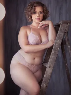 voluptuous and so sexy !