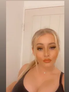 wanna have a wank on these lips and tits?