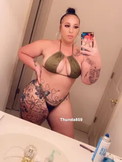 thunda in green bikini