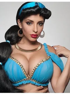 princess jasmine cosplay - tehmeena afzal / via