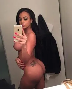 analicia chaves nude & sexy photos