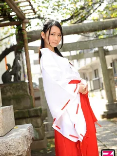 ako nishino - red & white kimono