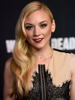 emily kinney -8/85 -5'5''- 32-23-34''-32a-bra -114lbs -8-shoe, hot cunnilingus! -yum! yum!