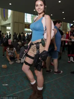 elise trouw as lara croft